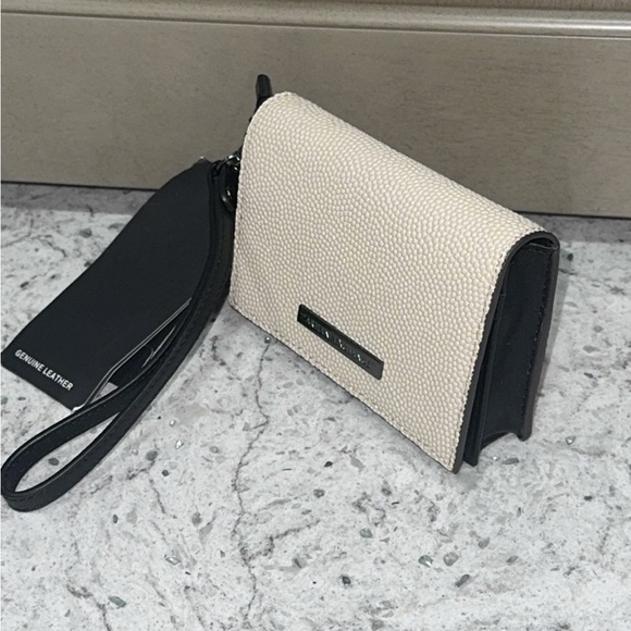 Armani Exchange Small Wristlet Wallet Key White Genuine Leather AUTHENTIC NEW - Picture 2 of 7